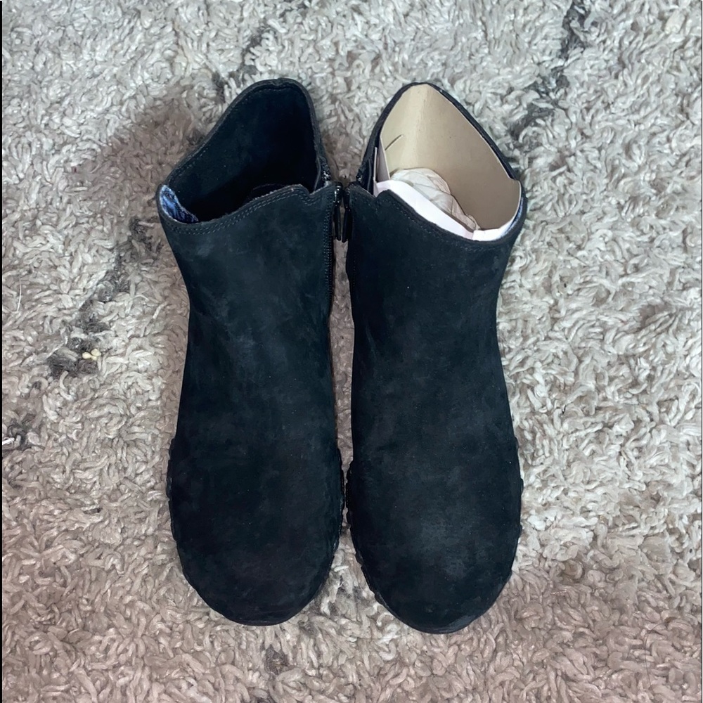 Boots - Picture 2 of 4